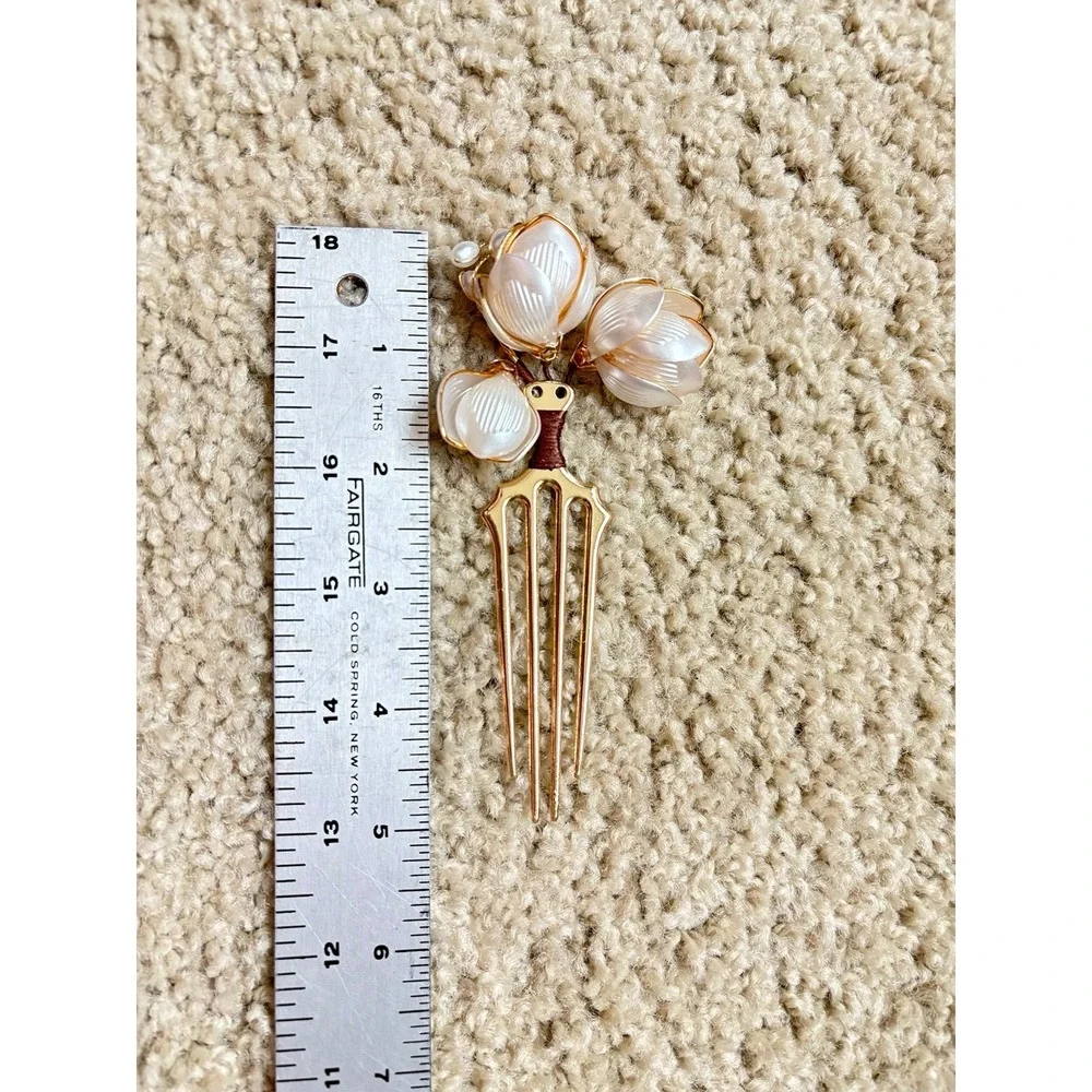 Elegant‎ Gold Magnolia Hair Comb with Faux Pearls – Vintage Style Floral Hairpin